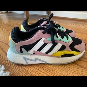 Adidas size 8 tennis shoe